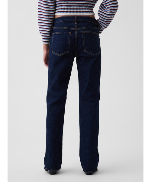GAP(ギャップ)の「ミッドライズ リラックスフィット フレアデニム(デニムパンツ・レディース・ダークインディゴブルー・30/29/28/27/26/25/24/23)」の4枚目の写真
