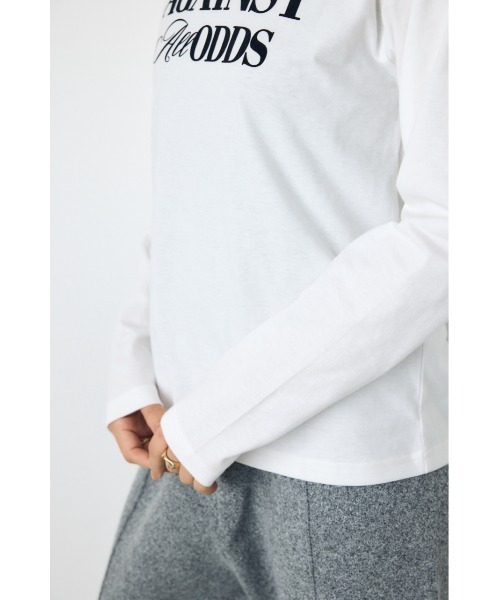 AZUL by moussy(アズールバイマウジー)の「フロッキーロゴロンT 秋服 冬服 春服 長袖 シンプル ロゴT(Tシャツ/カットソー・レディース・オフホワイト/ブラック/チャコールグレー/スモークピンク・FREE)」の12枚目の写真