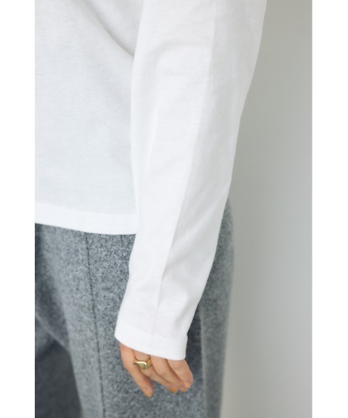 AZUL by moussy(アズールバイマウジー)の「フロッキーロゴロンT 秋服 冬服 春服 長袖 シンプル ロゴT(Tシャツ/カットソー・レディース・オフホワイト/ブラック/チャコールグレー/スモークピンク・FREE)」の13枚目の写真