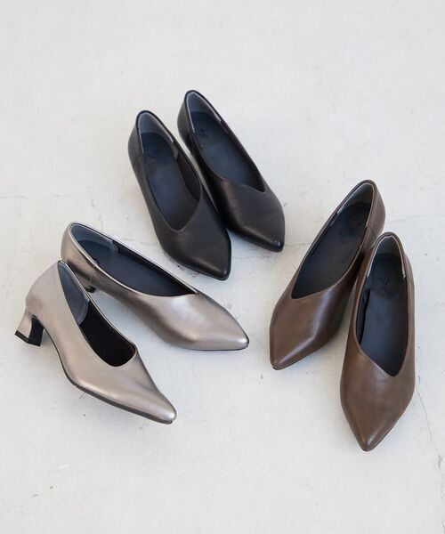 le.coeur blanc(ルクールブラン)の「《WEB限定》アシンメトリーカットパンプス(パンプス・レディース・ダークブラウン/シルバー/ブラック・36/39/38/37)」の4枚目の写真