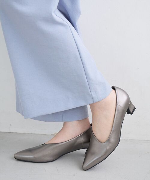 le.coeur blanc(ルクールブラン)の「《WEB限定》アシンメトリーカットパンプス(パンプス・レディース・ダークブラウン/シルバー/ブラック・36/39/38/37)」の8枚目の写真