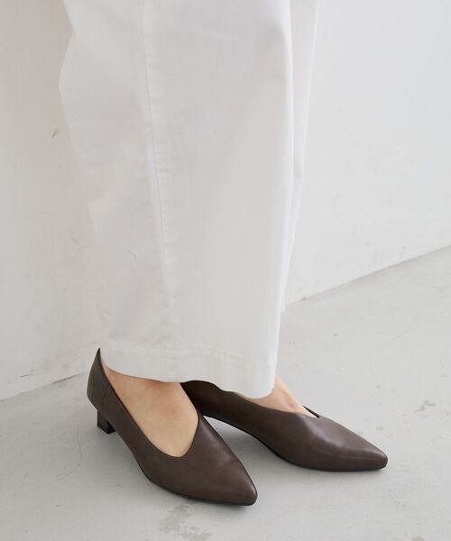 le.coeur blanc(ルクールブラン)の「《WEB限定》アシンメトリーカットパンプス(パンプス・レディース・ダークブラウン/シルバー/ブラック・36/39/38/37)」の15枚目の写真