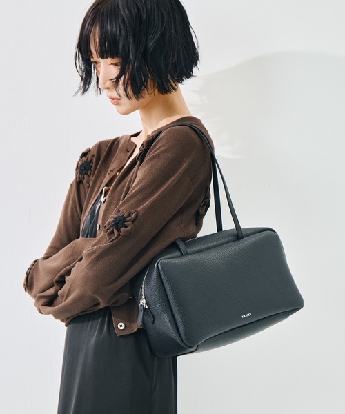 YAHKI(ヤーキ)の「【YAHKI/ヤーキ】《STUDIOUS別注復刻》YH-772/シュリンクレザーボストンバッグ(ボストンバッグ・レディース・ブラック・FREE)」の6枚目の写真