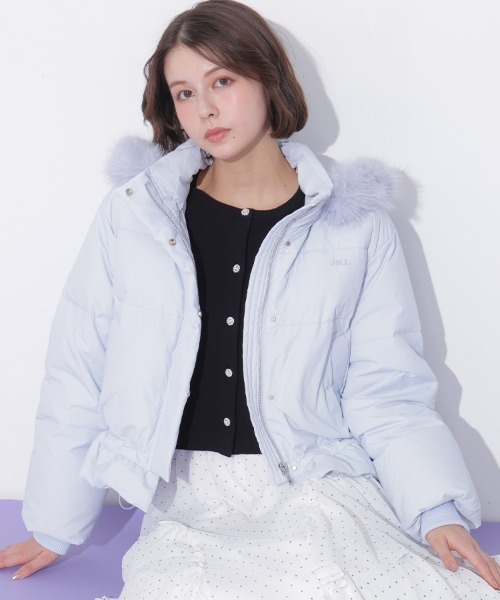 JILL by JILL STUART(ジルバイジルスチュアート)の「【WEB先行カラーあり】フェイクファー付きペプラムショートダウン(ダウンジャケット/コート・レディース・ホワイト/ブラック/ホワイト系その他/ピンク/ブルー・SMALL/MEDIUM)」の14枚目の写真