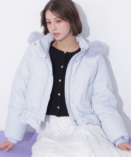 JILL by JILL STUART(ジルバイジルスチュアート)の「【WEB先行カラーあり】フェイクファー付きペプラムショートダウン(ダウンジャケット/コート・レディース・ホワイト/ブラック/ホワイト系その他/ピンク/ブルー・SMALL/MEDIUM)」の15枚目の写真