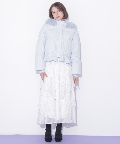JILL by JILL STUART(ジルバイジルスチュアート)の「【WEB先行カラーあり】フェイクファー付きペプラムショートダウン(ダウンジャケット/コート・レディース・ホワイト/ブラック/ホワイト系その他/ピンク/ブルー・SMALL/MEDIUM)」の9枚目の写真