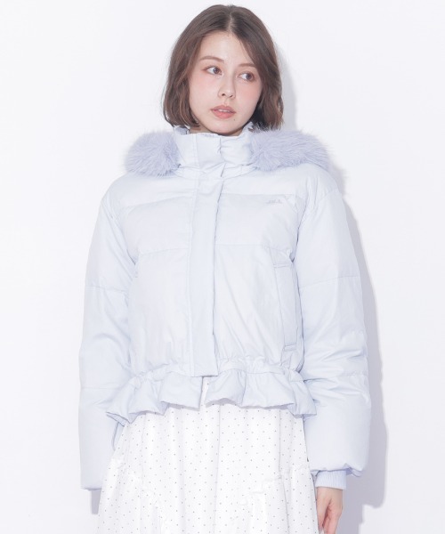 JILL by JILL STUART(ジルバイジルスチュアート)の「【WEB先行カラーあり】フェイクファー付きペプラムショートダウン(ダウンジャケット/コート・レディース・ホワイト/ブラック/ホワイト系その他/ピンク/ブルー・SMALL/MEDIUM)」の11枚目の写真