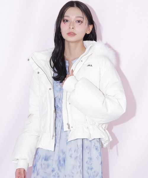 JILL by JILL STUART(ジルバイジルスチュアート)の「【WEB先行カラーあり】フェイクファー付きペプラムショートダウン(ダウンジャケット/コート・レディース・ホワイト/ブラック/ホワイト系その他/ピンク/ブルー・SMALL/MEDIUM)」の16枚目の写真