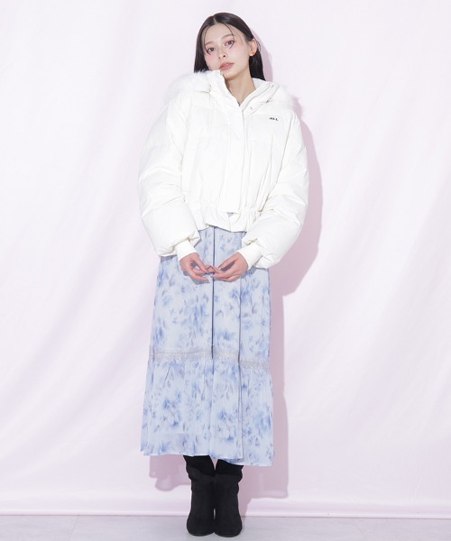 JILL by JILL STUART(ジルバイジルスチュアート)の「【WEB先行カラーあり】フェイクファー付きペプラムショートダウン(ダウンジャケット/コート・レディース・ホワイト/ブラック/ホワイト系その他/ピンク/ブルー・SMALL/MEDIUM)」の18枚目の写真