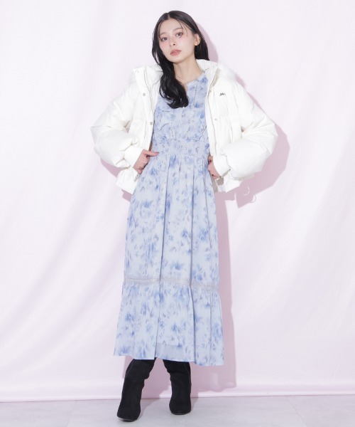 JILL by JILL STUART(ジルバイジルスチュアート)の「【WEB先行カラーあり】フェイクファー付きペプラムショートダウン(ダウンジャケット/コート・レディース・ホワイト/ブラック/ホワイト系その他/ピンク/ブルー・SMALL/MEDIUM)」の10枚目の写真