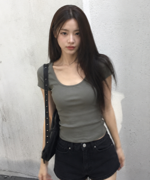 KRUXH（クルクス）の「スリム スクープネック スリーブ Tシャツ カーキ（Tシャツ/カットソー・レディース・その他・FREE）」の4枚目の写真