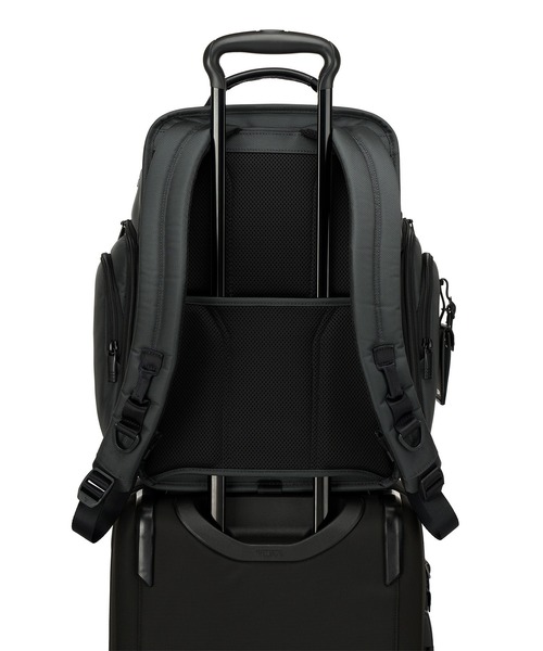 TUMI(トゥミ)の「【TUMI | SOPH.】TUMI ALPHA(アルファ)トゥミ・ブリーフ・パック(A4/PC15インチまで対応)(バックパック/リュック・メンズ・グレー系その他2・FREE)」の3枚目の写真