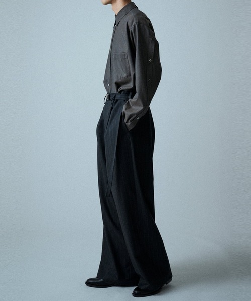 UJOH(ウジョー)の「【UJOH HOMME】Belted Wide Straight PNT(スラックス・メンズ・タン/ブラック・5/4)」の7枚目の写真