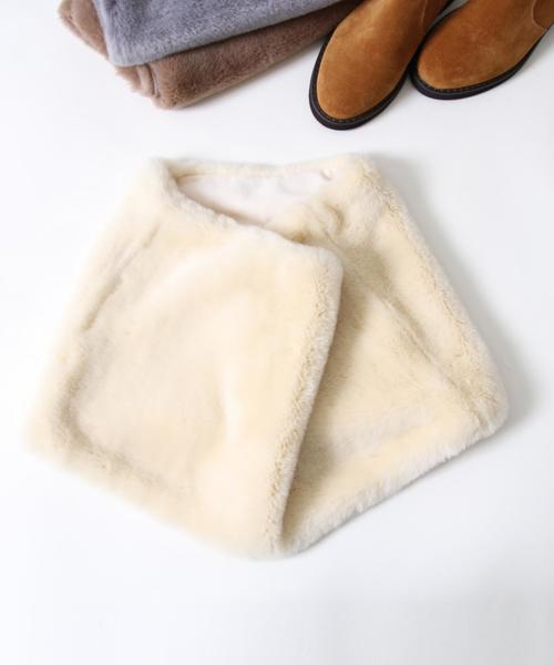 coen（コーエン）の「フラッフィーフェイクファースヌード（ストール/ショール・レディース・オフホワイト/グレー/ベージュ・FREE）」の2枚目の写真