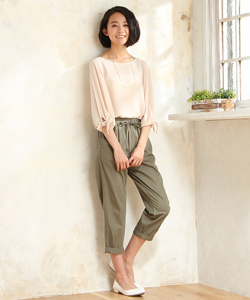 Honeys（ハニーズ）の「アクセ付袖リボンブラウス（シャツ/ブラウス・レディース・オフホワイト/ブラック/ホワイト×レッド/ブルー系その他/ベージュ/ピンク/ホワイト×イエロー・M/L）」の17枚目の写真