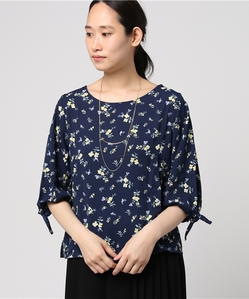 Honeys（ハニーズ）の「アクセ付袖リボンブラウス（シャツ/ブラウス・レディース・オフホワイト/ブラック/ホワイト×レッド/ブルー系その他/ベージュ/ピンク/ホワイト×イエロー・M/L）」の6枚目の写真