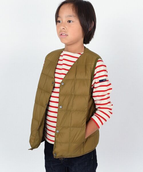 TAION(タイオン)の「【WEB限定】TAION:キッズ ダウン ベスト(100~140cm)(ダウンベスト・キッズ・ブラック/ベージュ/グリーン/ネイビー/レッド・100/110/120/130/140)」の3枚目の写真