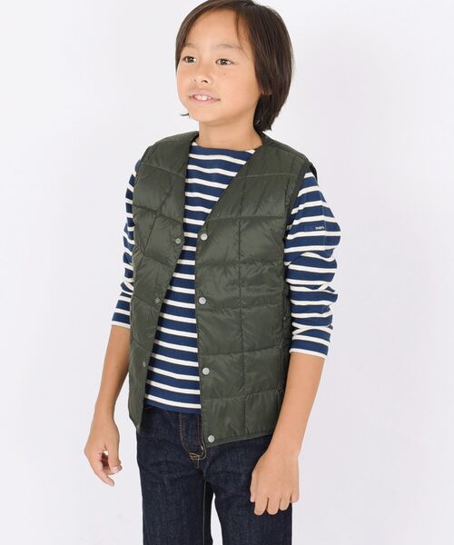 TAION(タイオン)の「【WEB限定】TAION:キッズ ダウン ベスト(100~140cm)(ダウンベスト・キッズ・ブラック/ベージュ/グリーン/ネイビー/レッド・100/110/120/130/140)」の4枚目の写真