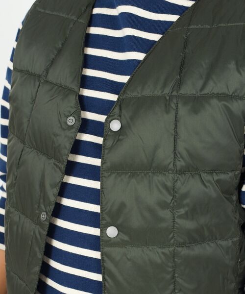 TAION(タイオン)の「【WEB限定】TAION:キッズ ダウン ベスト(100~140cm)(ダウンベスト・キッズ・ブラック/ベージュ/グリーン/ネイビー/レッド・100/110/120/130/140)」の7枚目の写真