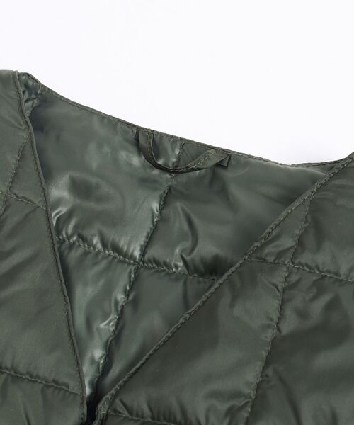 TAION(タイオン)の「【WEB限定】TAION:キッズ ダウン ベスト(100~140cm)(ダウンベスト・キッズ・ブラック/ベージュ/グリーン/ネイビー/レッド・100/110/120/130/140)」の8枚目の写真