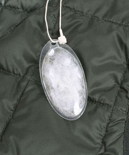 TAION(タイオン)の「【WEB限定】TAION:キッズ ダウン ベスト(100~140cm)(ダウンベスト・キッズ・ブラック/ベージュ/グリーン/ネイビー/レッド・100/110/120/130/140)」の11枚目の写真