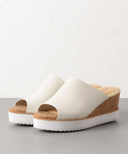 ODETTE E ODILE(オデットエオディール)の「OFC プレーンミュールウェッジ サンダル65(サンダル・レディース・ベージュ/ホワイト/ブラック/シルバー・35/37/36)」の2枚目の写真