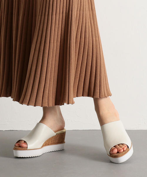 ODETTE E ODILE(オデットエオディール)の「OFC プレーンミュールウェッジ サンダル65(サンダル・レディース・ベージュ/ホワイト/ブラック/シルバー・35/37/36)」の5枚目の写真