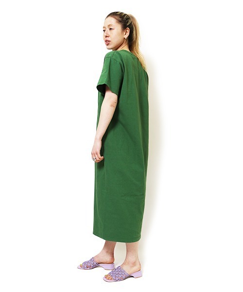 Goodwear(Since1983)（グッドウェア）の「【MADE IN USA】S/S POCKET ONEPIECE LONG / ショートスリーブポケット ワンピース ロング（ワンピース・レディース・ダークオリーブ/ベージュ/ヘザーグレー/ブラウン/ブラック系その他/ピンク系その他/ホワイト/グレイッシュベージュ/ブルー系その他/ナチュラル/グレー系その他/オリーブ/レッド/ライトグリーン/チャコールグレー/ライトイエロー/ブラウン系その他/コバルトブルー/グリーン/スモークピンク/ブラック/ブルー系その他3/グリーン系その他/パープル系その他/オレンジ系その他/カーキ系1/モスグリーン/コーラルピンク/オレンジ系その他2/ブラウン系その他2/グレー系その他3/ネイビー/レッド系その他/クリーム/オレンジ系その他3/ライトグリーン系1・MEDIUM/LARGE）」の17枚目の写真