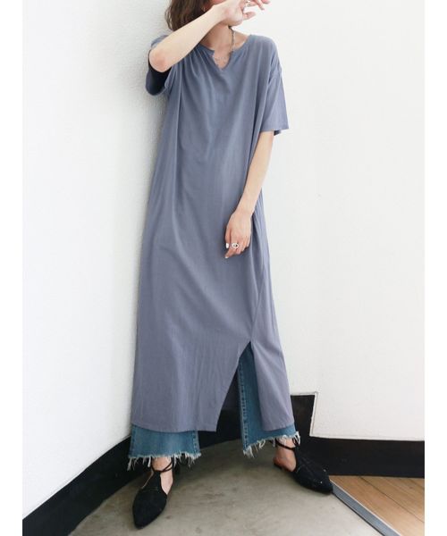 Ungrid(アングリッド)の「ネックカットスリットワンピース(ワンピース・レディース・オフホワイト/ブルー/ブラック/レッド・FREE)」の3枚目の写真