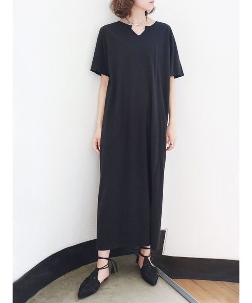 Ungrid(アングリッド)の「ネックカットスリットワンピース(ワンピース・レディース・オフホワイト/ブルー/ブラック/レッド・FREE)」の7枚目の写真