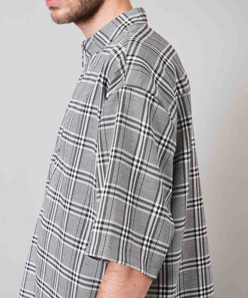 Luv maison（ラブメゾン）の「グレンチェックスタンドジップ 半袖シャツ（シャツ/ブラウス・メンズ・グレー・L/M）」の4枚目の写真