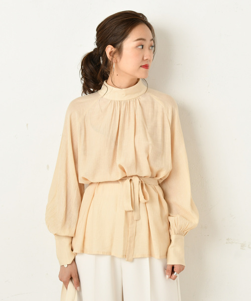 DouDou（ドゥドゥ）の「ハイネックボリュームBL（シャツ/ブラウス・レディース・ベージュ/ブラウン・FREE）」の2枚目の写真