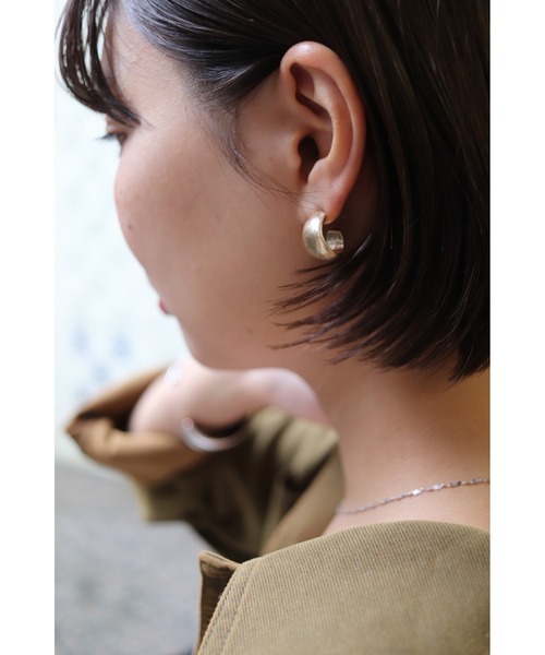 flower（フラワー）の「カービーフープピアス（ピアス（片耳用）・レディース・シルバー/ゴールド・FREE）」の7枚目の写真