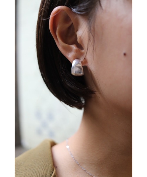 flower（フラワー）の「カービーフープピアス（ピアス（片耳用）・レディース・シルバー/ゴールド・FREE）」の6枚目の写真