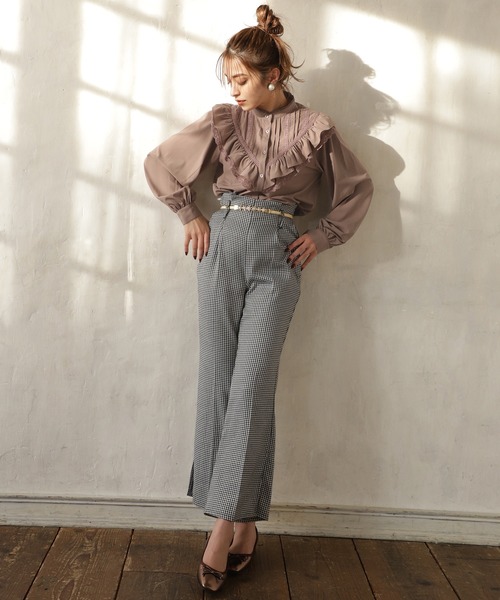 one after another NICE CLAUP(ワンアフターアナザーナイスクラップ)の「プチハイネックフリルブラウス(シャツ/ブラウス・レディース・アイボリー/ブラウン/モカ・FREE)」の11枚目の写真