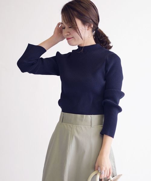 SHIPS(シップス)の「ハイネックカットオフリブニット◇(ニット/セーター・レディース・オフホワイト/ベージュ/ネイビー/ピンク・ONE SIZE)」の1枚目の写真