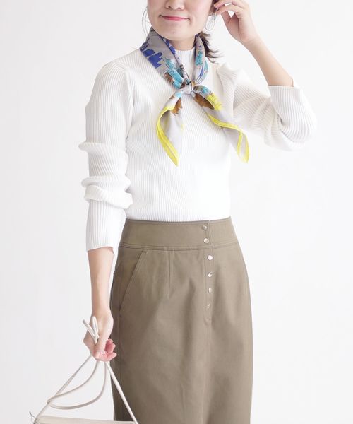 SHIPS(シップス)の「ハイネックカットオフリブニット◇(ニット/セーター・レディース・オフホワイト/ベージュ/ネイビー/ピンク・ONE SIZE)」の2枚目の写真