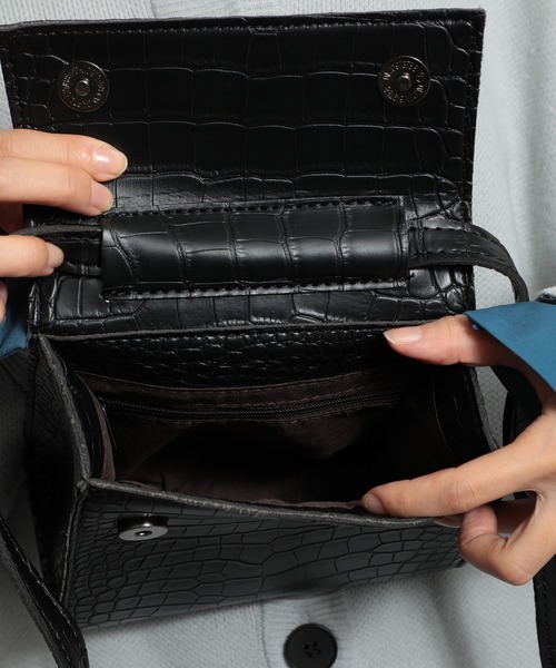 MAISON BREEZE（メゾンブリーズ）の「【MAISON BREEZE】サスティナブルレザー クロコ型押しハンドバッグ 2WAYショルダー KNF（ショルダーバッグ・レディース・ブラック/ダークブラウン・FREE）」の3枚目の写真