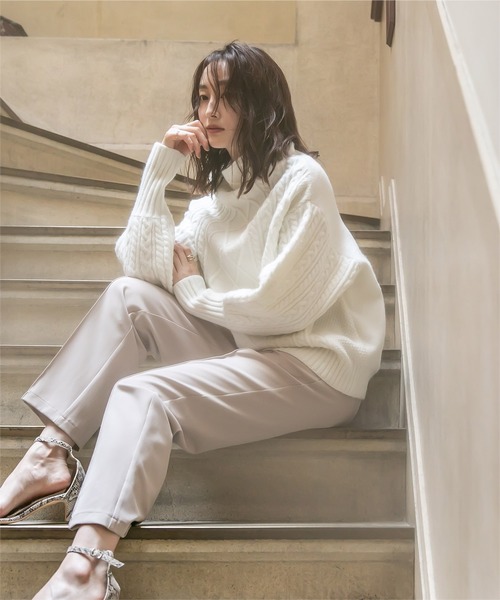 UR'S(ユアーズ)の「ケーブル編ボトルネックニットプルオーバー(ニット/セーター・レディース・ブラウン/オフホワイト/ライトベージュ/グレイッシュベージュ/ライトグレー・L/S/M)」の2枚目の写真