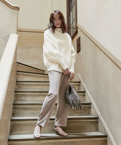 UR'S(ユアーズ)の「ケーブル編ボトルネックニットプルオーバー(ニット/セーター・レディース・ブラウン/オフホワイト/ライトベージュ/グレイッシュベージュ/ライトグレー・L/S/M)」の12枚目の写真