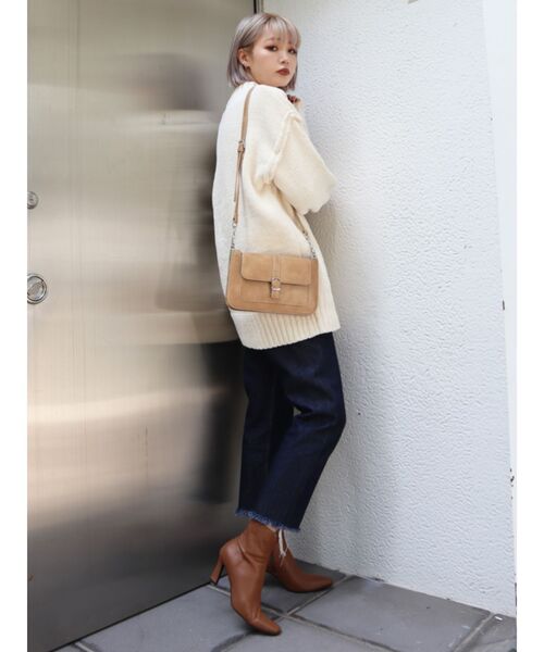 EMODA(エモダ)の「カーブヒールフィットブーツ(ブーツ・レディース・ブラック/キャメル・SMALL/MEDIUM/LARGE)」の5枚目の写真