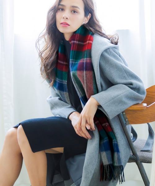 macocca（マコッカ）の「内モンゴル産 カシミヤ100％ チェック リバーシブル マフラー（マフラー・レディース・ブラウン/グレー/レッド/ブルー/アイボリー/ブラック/ピンク/パープル/ライトピンク/サックスブルー/ターコイズブルー/ライトグレー/ベージュ/グレー系その他/ブラウン系その他/イエロー・FREE）」の4枚目の写真