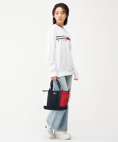 TOMMY HILFIGER(トミーヒルフィガー)の「【オンライン限定】スモールキャンバストートバッグ(トートバッグ・レディース・ネイビー・FREE)」の7枚目の写真