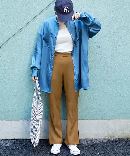 forksy.（フォルクシー）の「【forksy.】センタープレス サイドスリットフレアパンツ（スラックス・レディース・ブラック/ベージュ/ブラウン/イエロー/アイボリー/グリーン系その他/グレイッシュブルー/レッド/パープル/グリーン/カーキ/オレンジ/キャメル/ホワイト系その他/ブラック系その他/ブラウン系その他・FREE）」の14枚目の写真