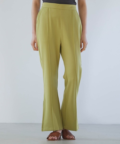 forksy.（フォルクシー）の「【forksy.】センタープレス サイドスリットフレアパンツ（スラックス・レディース・ブラック/ベージュ/ブラウン/イエロー/アイボリー/グリーン系その他/グレイッシュブルー/レッド/パープル/グリーン/カーキ/オレンジ/キャメル/ホワイト系その他/ブラック系その他/ブラウン系その他・FREE）」の18枚目の写真