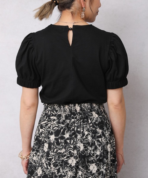 ap retro(アプレトロ)の「ボリュームギャザースリーブカットソー【ZOZO限定アイテム】(Tシャツ/カットソー・レディース・ホワイト/ブラック・FREE)」の6枚目の写真