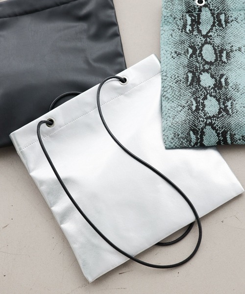 LAKOLE（ラコレ）の「アソートスクエアトートバッグ / 945459（トートバッグ・レディース・オフホワイト/その他1/ブラック/ロイヤルブルー・FREE）」の4枚目の写真