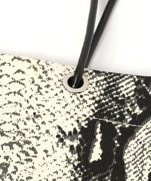 LAKOLE（ラコレ）の「アソートスクエアトートバッグ / 945459（トートバッグ・レディース・オフホワイト/その他1/ブラック/ロイヤルブルー・FREE）」の6枚目の写真