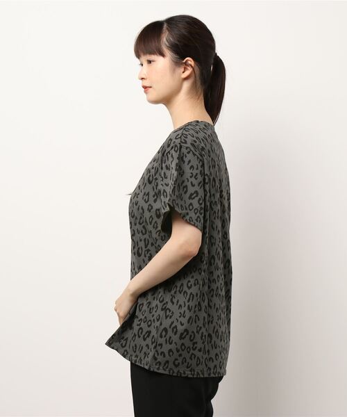 voov(ブーブ)の「レオパード柄 プリント ショートTシャツ(Tシャツ/カットソー・レディース・カーキ/ホワイト/イエロー・MEDIUM)」の20枚目の写真