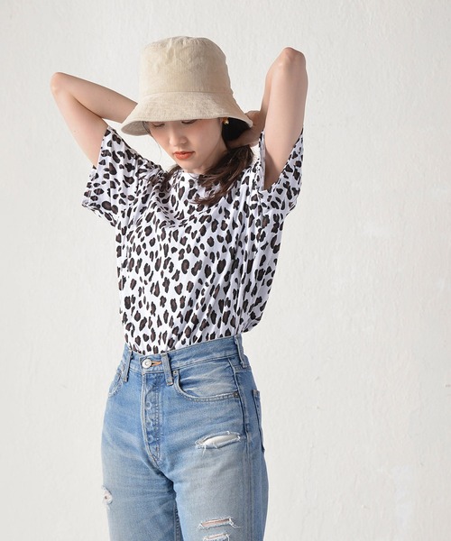 voov(ブーブ)の「レオパード柄 プリント ショートTシャツ(Tシャツ/カットソー・レディース・カーキ/ホワイト/イエロー・MEDIUM)」の4枚目の写真